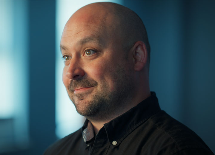 Andy Lewis, Weatheriten datakeskusten toiminnanjohtaja 